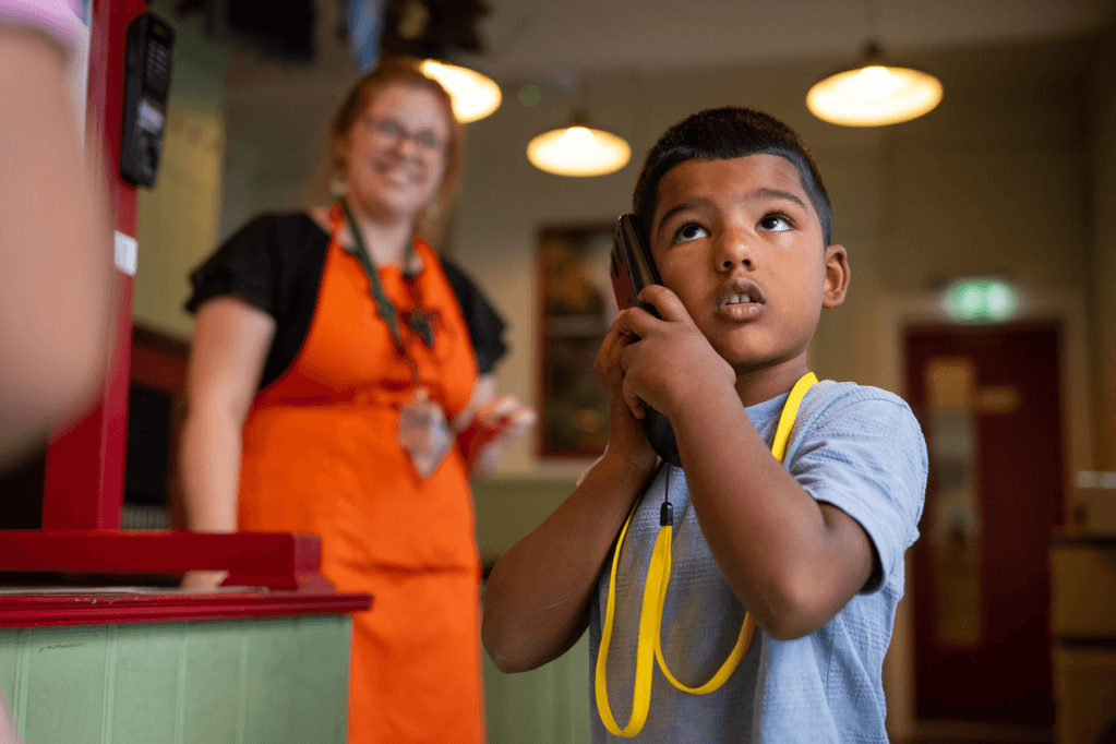 Child listening to an audio descriptive guide